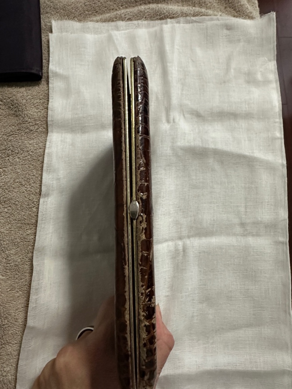 Abas Brown Croc-Embossed Leather Clutch Wallet with Gold Hardware Y2K - Picture 3 of 13